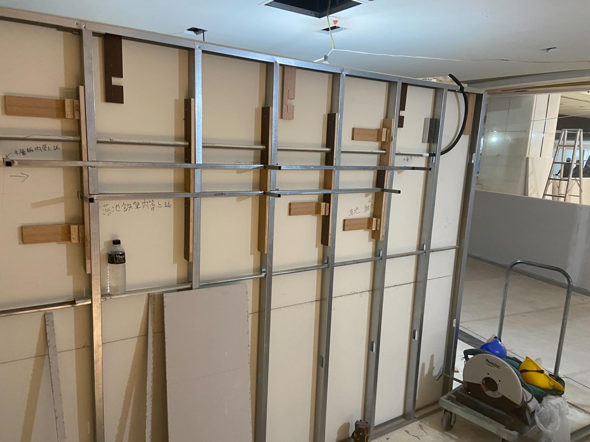 高雄輕鋼架/輕隔間工程